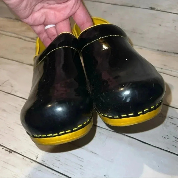 Sanita Xenia Leather Clogs Women's size 37 U.S. 6 black yellow - Picture 2 of 5